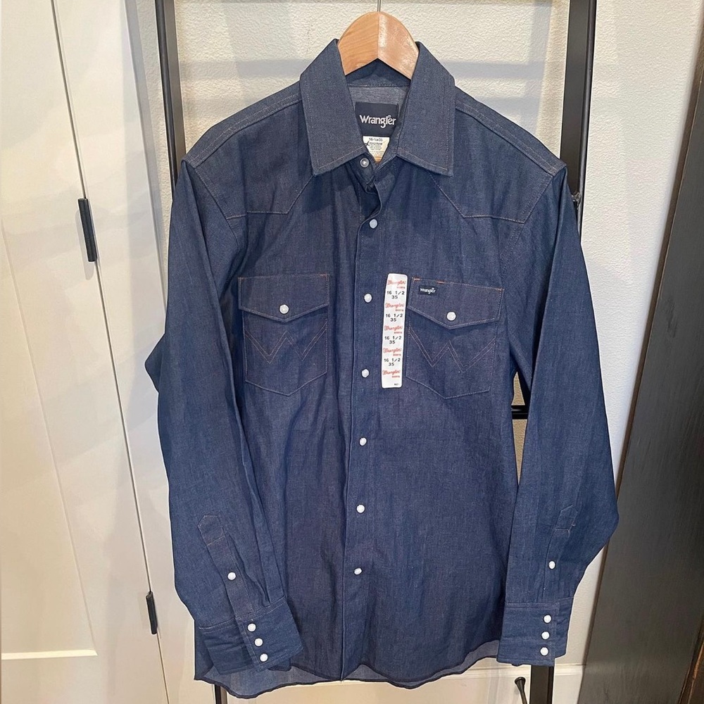 New! Wrangler rigid denim Pearl Snap shirt!
